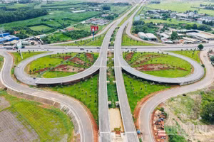 Nút giao đường T1 sân bay Long Thành, đường 25C với Quốc lộ 51 qua địa bàn phường Long Thành.
