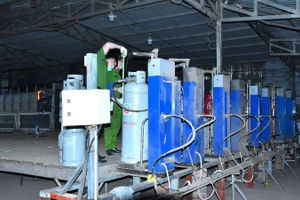 Công an tỉnh Đồng Nai triệt phá đường dây sang chiết gas giả quy mô lớn.
