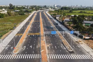 Đường trục trung tâm với 10 làn xe trên địa bàn phường Trấn Biên đã thông xe kỹ thuật.