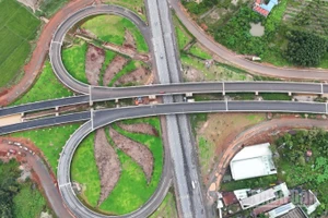 Nút giao kết nối giữa Quốc lộ 51 với đường T1 sân bay Long Thành.