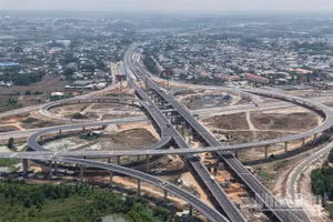 Cao tốc Biên Hòa-Vũng Tàu đưa vào khai thác đoạn 37km kết nối Đồng Nai và Thành phố Hồ Chí Minh.