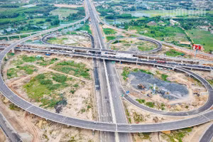 Nút giao Long Thành nối cao tốc Thành phố Hồ Chí Minh-Long Thành-Dầu Giây với cao tốc Biên Hòa-Vũng Tàu và Tuyến đường T2 sân bay Long Thành.