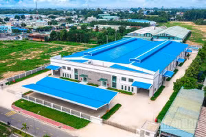 Một nhà máy ở Khu công nghiệp Thạnh Phú, phường Tân Triều, tỉnh Đồng Nai. Một trong những khu công nghiệp ở Đồng Nai đi vào hoạt động nhưng vẫn vướng mắc công tác giải phóng mặt bằng.