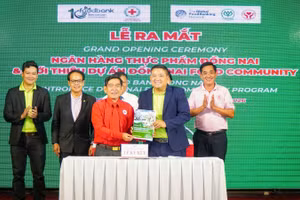 Đại diện Hội Chữ thập đỏ thành phố Đồng Nai và Food bank ký kết bản ghi nhớ hợp tác triển khai dự án “Hỗ trợ, tiếp nhận và trao tặng thực phẩm cho người yếu thế tại Đồng Nai”.