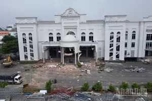 Khu A với quy mô 5 tầng, diện tích 3.500m2 hoàn thành, đưa vào sử dụng nhiều năm qua tổ chức các sự kiện, tiệc cưới.