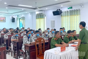 Buổi tuyên truyền pháp luật đối với can, phạm nhân tại Trại tạm giam số 2 Công an tỉnh Cà Mau.