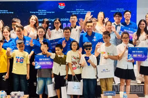 Các thí sinh, đại biểu và Ban tổ chức sau kết thúc cuộc thi. (Ảnh: HNV)
