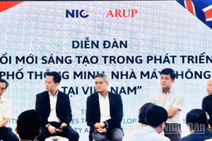 Các diễn giả trao đổi tại phiên thảo luận trong diễn đàn. (Ảnh: HNV)