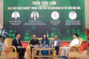 (Từ phải qua): ông Nguyễn Ngọc Định, ông Piyush Shah, TS Trương Thị Thu Hà và ông Nguyễn Thế Bảo tham gia thảo luận về nhu cầu nghề nghiệp trong lĩnh vực Blockchain và tài sản mã hóa. (Ảnh: PV)