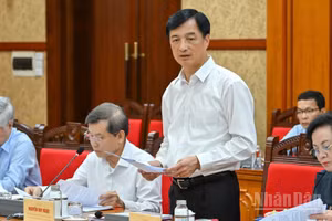Đồng chí Nguyễn Duy Ngọc phát biểu tại phiên họp. (Ảnh: Thủy Nguyên)