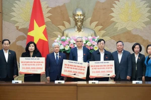 Trao kinh phí hỗ trợ của thành phố Hà Nội cho 3 tỉnh Đắk Lắk, Lâm Đồng, Khánh Hòa