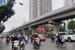 Dự báo khu vực Hà Nội chiều tối và đêm có mưa rào và rải rác có dông. (Ảnh: Đ.T)
