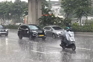 Dự báo khu vực Hà Nội ngày nắng, chiều tối và đêm có mưa rào và dông vài nơi. (Ảnh minh họa: Đ.T)