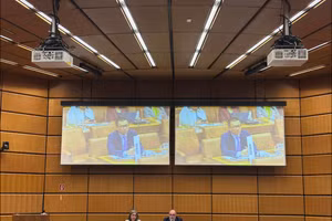 Đại sứ Vũ Lê Thái Hoàng phát biểu tại cuộc họp.