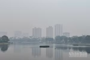 Dự báo khu vực Hà Nội có mưa vài nơi, sáng sớm có nơi có sương mù. (Ảnh minh họa: Đ.T)