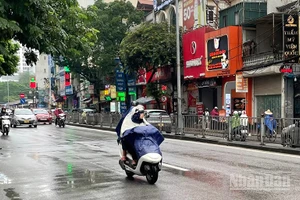 Dự báo khu vực Hà Nội có mưa rào và rải rác có dông. (Ảnh minh họa: Đ.T)