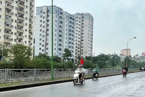 Dự báo khu vực Hà Nội sáng và đêm có mưa nhỏ, mưa phùn và sương mù rải rác. (Ảnh minh họa: Đ.T)