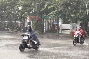 Dự báo khu vực Hà Nội từ chiều tối 7/5 đến ngày 8/5 có mưa, mưa vừa và rải rác có dông, cục bộ có nơi mưa to đến rất to. (Ảnh minh họa: Đ.T)