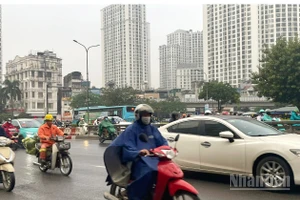 Dự báo khu vực Hà Nội có mưa, mưa rào rải rác và có nơi có dông. (Ảnh: Đ.T)