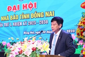 Nhà báo Trần Trọng Dũng, Phó Chủ tịch Hội Nhà báo Việt Nam phát biểu chỉ đạo tại đại hội.