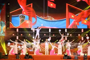 Một tiết mục ca múa nhạc tại chương trình.