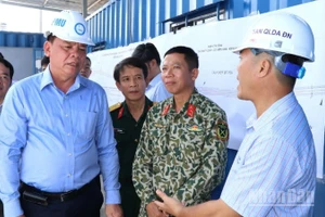 Chủ tịch Ủy ban nhân dân tỉnh Đồng Nai Võ Tấn Đức kiểm tra, đốc thúc đẩy nhanh tiến độ dự án xây dựng cao tốc Biên Hòa-Vũng Tàu, đoạn qua phường Phước Tân.