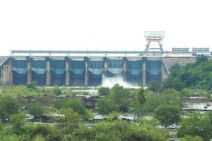 Từ 14 giờ ngày 8/12 Thủy điện Trị An tiến hành xả nước 1 cửa để điều tiết hồ chứa.