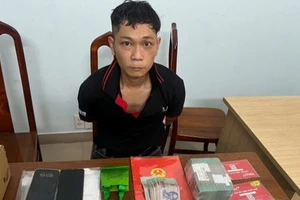 Đối tượng Đỗ Văn Được bị bắt giữ, cùng tang vật.