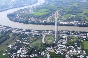 Cầu Thủ Biên bắc qua sông Đồng Nai, kết nối Đồng Nai và Thành phố Hồ Chí Minh.