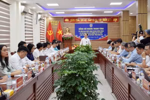 Quang cảnh buổi làm việc.