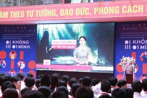 Trường trung học cơ sở Nguyễn Du (phường Đại Mỗ, thành phố Hà Nội) tổ chức chương trình bảo vệ an toàn cho học sinh trên môi trường mạng.