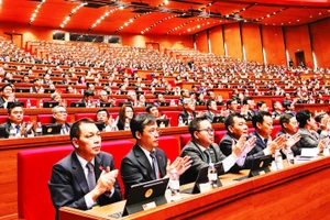 Các đại biểu đến dự Đại hội Đảng toàn quốc lần thứ XIV. (Ảnh HẢI LINH)