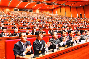 Các đại biểu đến dự Đại hội Đảng toàn quốc lần thứ XIV. (Ảnh HẢI LINH)