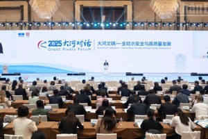 Ông Vương Trung Lâm, Bí thư Tỉnh ủy Hồ Bắc phát biểu khai mạc Diễn đàn.