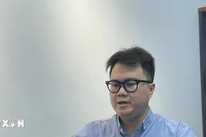 Ông Enzo Sim Hong Jun trả lời phỏng vấn phóng viên TTXVN tại Kuala Lumpur. (Ảnh: Thành Trung/TTXVN)