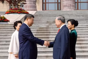 Tổng Bí thư, Chủ tịch nước Trung Quốc Tập Cận Bình và Phu nhân đón Tổng Bí thư, Chủ tịch nước Tô Lâm và Phu nhân. (Ảnh: THỐNG NHẤT – TTXVN)