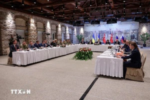 Toàn cảnh cuộc đàm phán giữa phái đoàn Nga và Ukraine tại Istanbul, Thổ Nhĩ Kỳ, ngày 16/5. (Ảnh: THX/TTXVN)