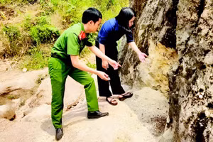 Cơ quan chức năng kiểm tra mỏ đất hiếm Đông Pao, tỉnh Lai Châu (Ảnh: CỔNG TTĐT TỈNH LAI CHÂU)