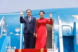 Chủ tịch Quốc hội Trần Thanh Mẫn và Phu nhân rời Hà Nội, lên đường tham dự AIPA-46 và thăm chính thức Malaysia. (Ảnh: Doãn Tấn/TTXVN)