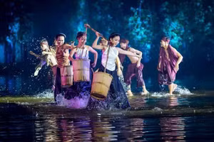 “Tinh hoa Bắc Bộ” - vở thực cảnh đưa di sản phi vật thể Việt Nam vào kinh doanh văn hóa.
