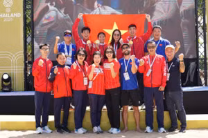 Đội hình bơi mở rộng tiếp sức 4x1.500m hỗn hợp giành Huy chương vàng thứ 87 cho Đoàn thể thao Việt Nam.