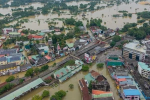 Sri Lanka chìm trong lũ dữ.