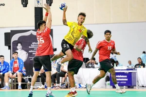 Đội tuyển bóng ném Việt Nam giành chiến thắng nghẹt thở 27-25 trước đối thủ Philippines. (Ảnh Huy Bùi)