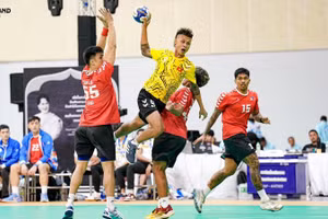 Đội tuyển bóng ném Việt Nam giành chiến thắng nghẹt thở 27-25 trước đối thủ Philippines. (Ảnh Huy Bùi)