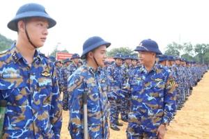 Cán bộ, chiến sĩ lên đường, tham gia Chiến dịch Quang Trung. 