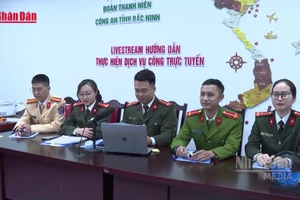 [Video] Livestream hướng dẫn thủ tục hành chính, cách làm “vì dân”