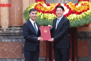 [Video] Chủ tịch nước Lương Cường trao quyết định bổ nhiệm 16 Đại sứ