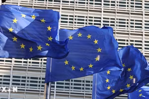 Cờ Liên minh châu Âu tại Brussels, Bỉ. (Ảnh: THX/TTXVN)