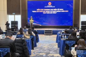 Diễn đàn “Toàn cảnh thương mại điện tử: Nâng cao năng lực quản lý và định hướng phát triển bền vững”.