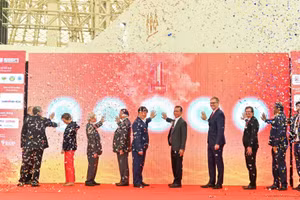 Các đại biểu thực hiện nghi thức khai mạc Triển lãm quốc tế Mining và Construction Vietnam 2026.